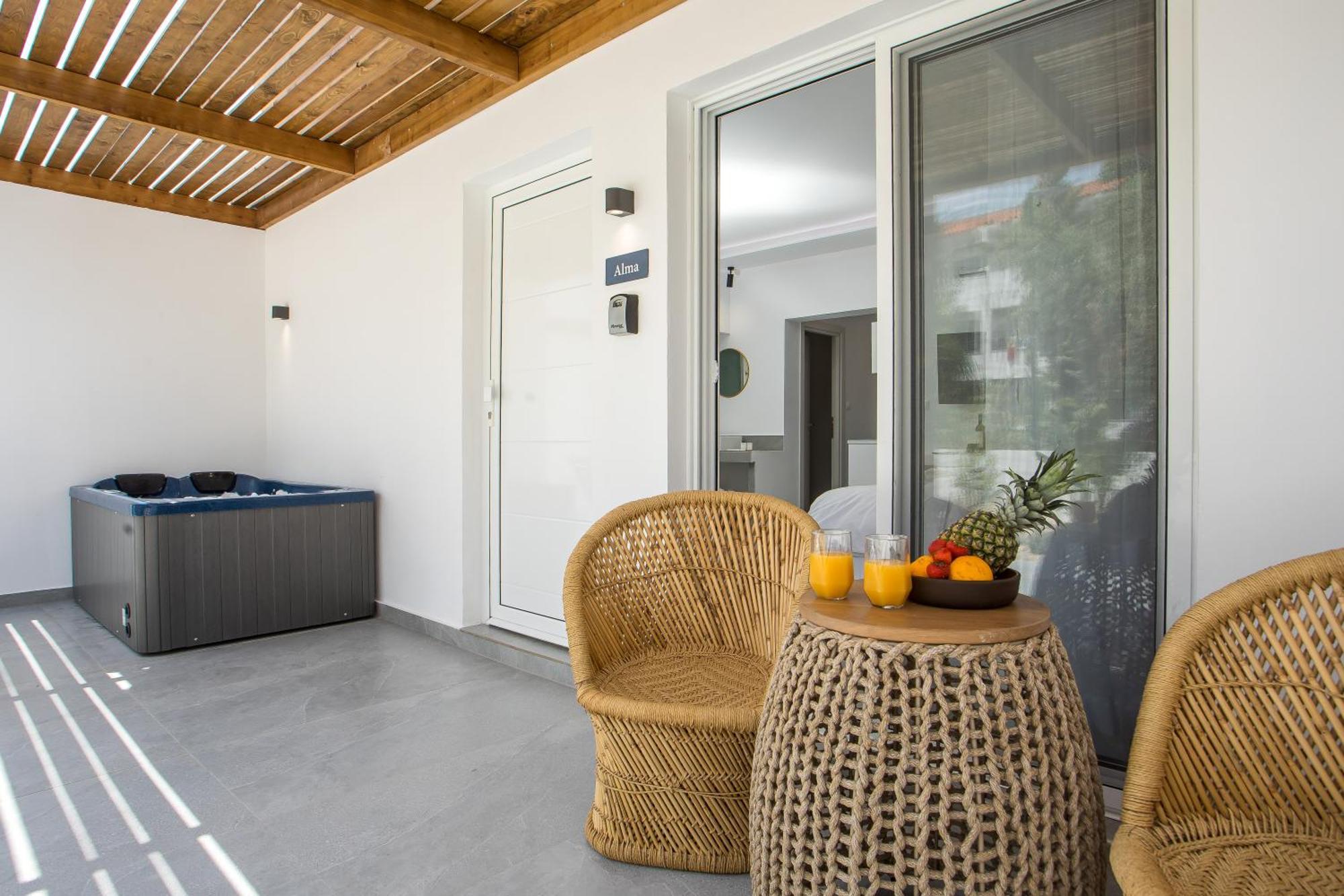 Calma Luxury Studios & Suites 팔리라키 외부 사진