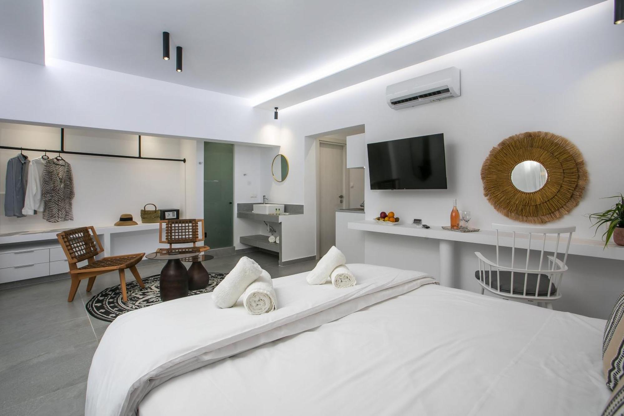 Calma Luxury Studios & Suites 팔리라키 외부 사진