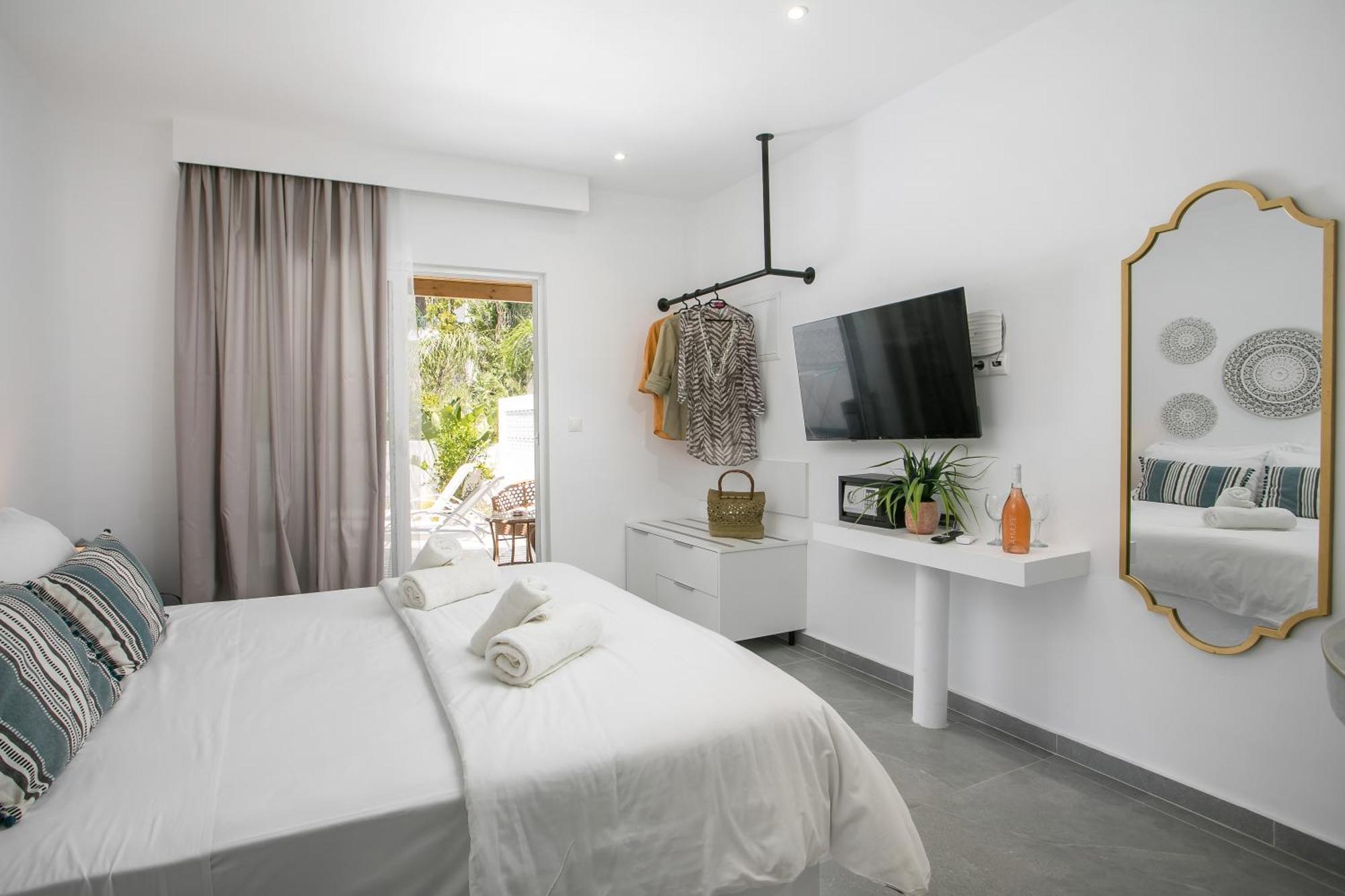 Calma Luxury Studios & Suites 팔리라키 외부 사진