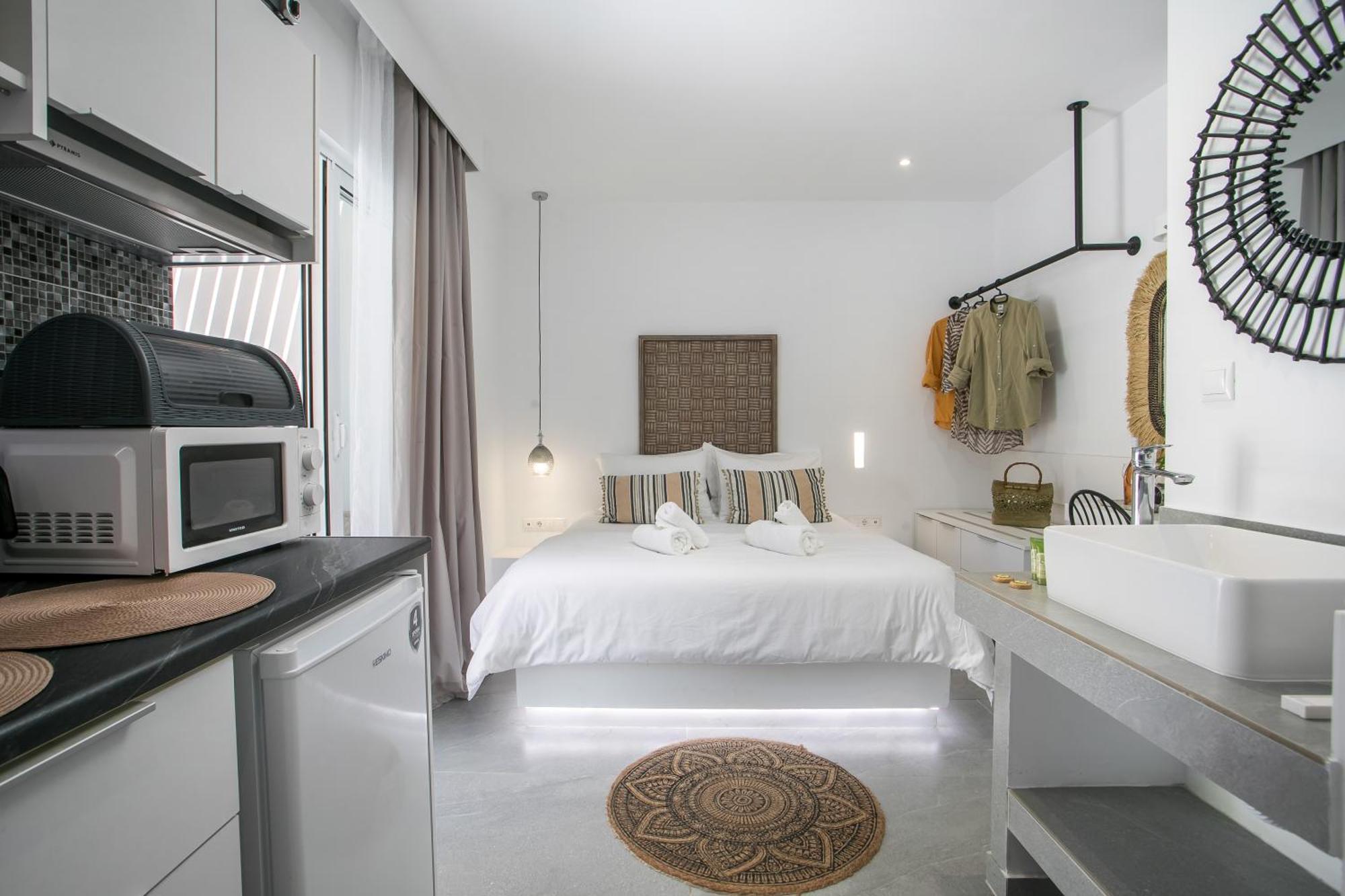 Calma Luxury Studios & Suites 팔리라키 외부 사진